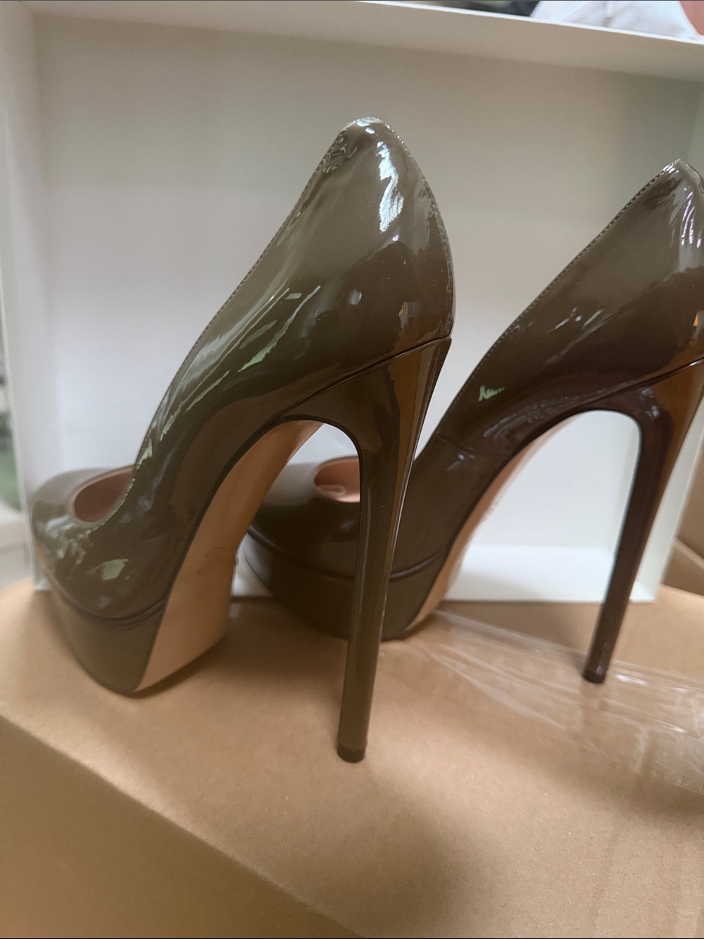 Casadei 100% calf leather Olive Green Patent Platform Pump SOLDOUT $1250 - Picture 8 of 15